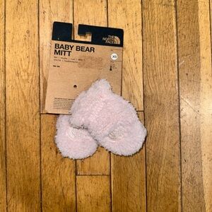 NWT Baby Girl’s The North Face fleece mitt